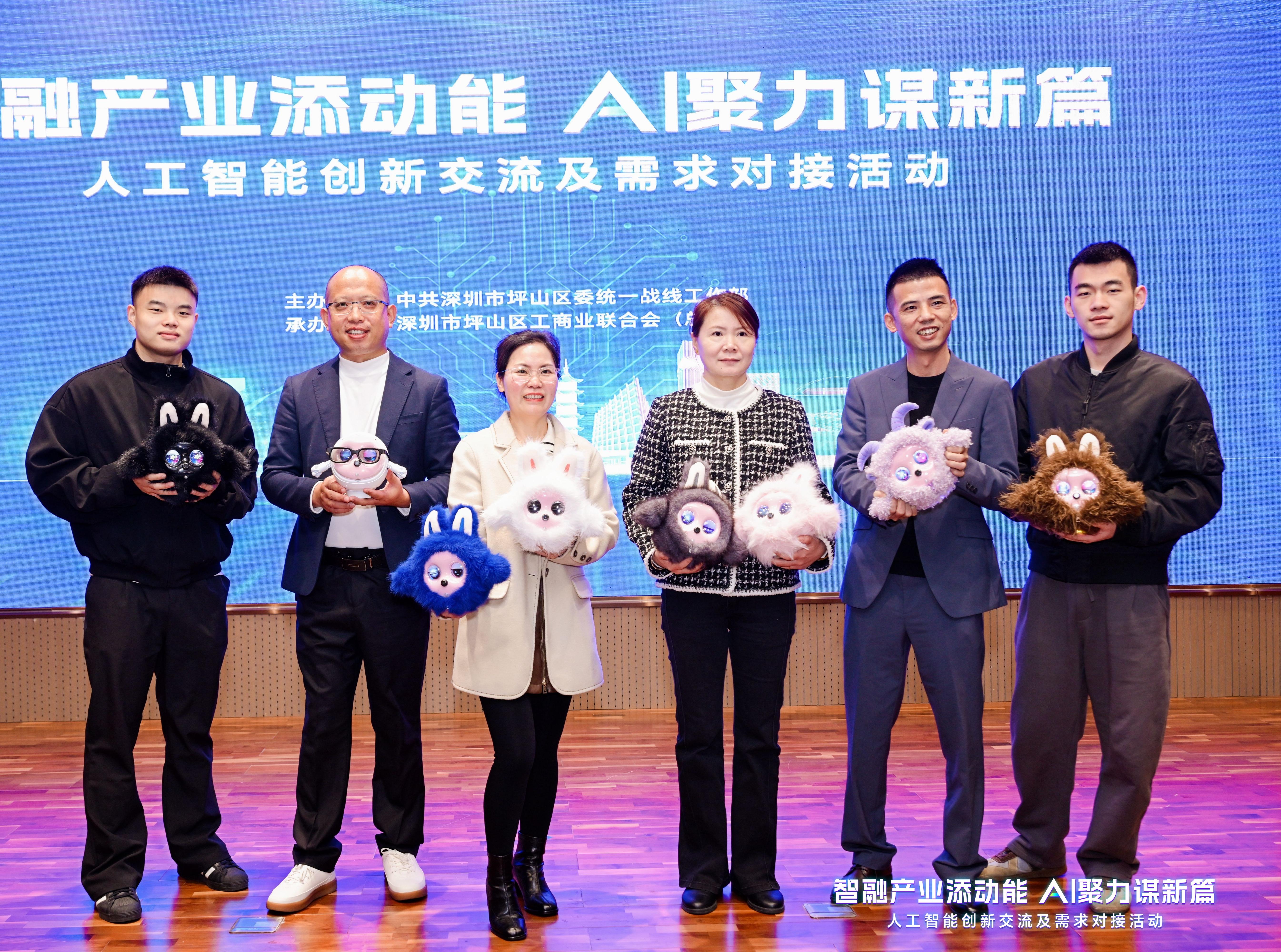 الذكاء يتكامل مع الصناعة، مما يضيف زخماً | روبوت K-Baby المدعم بالذكاء الاصطناعي من CNK Electronics يتألق في تبادل الابتكارات Pingshan، ويأسر الجمهور!